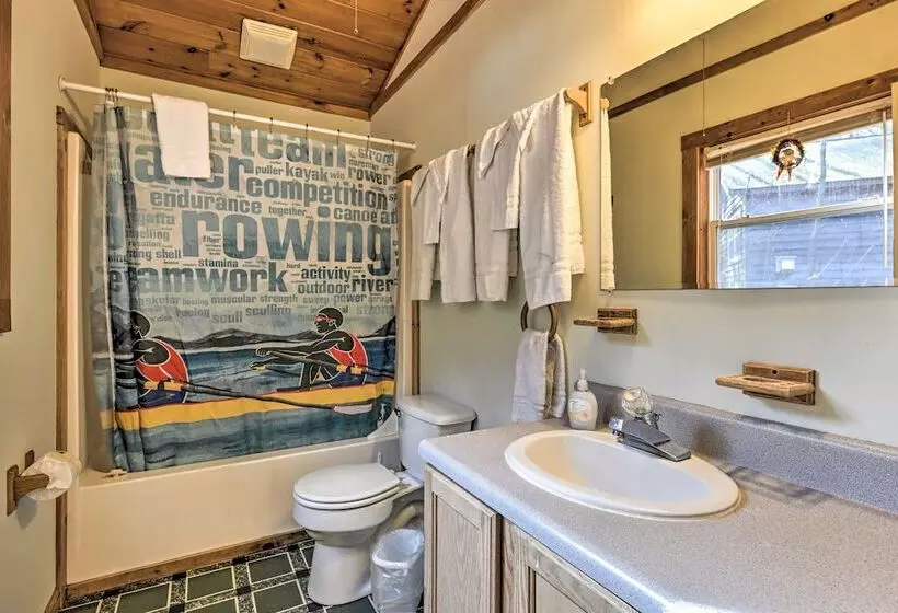 Cabin W/ Hot Tub   Near Nantahala Outdoor Center!