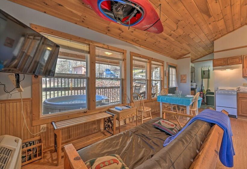 Cabin W/ Hot Tub   Near Nantahala Outdoor Center!