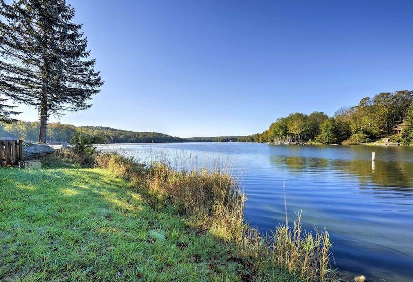 Chalet On The Green: Cozy Lake Ariel Retreat!