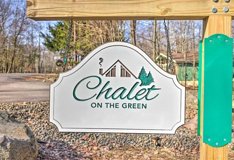 Chalet On The Green: Cozy Lake Ariel Retreat!