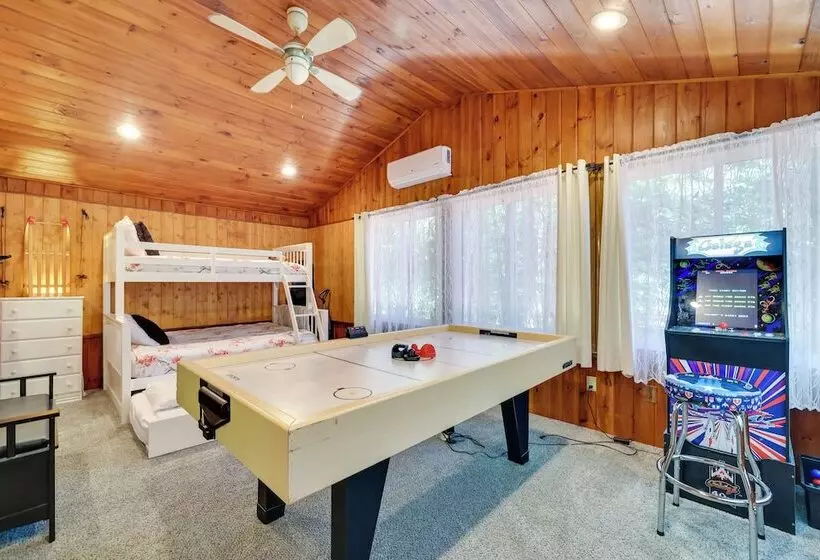 Chalet On The Green: Cozy Lake Ariel Retreat!