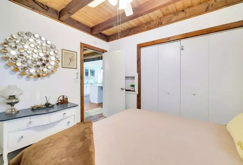 Chalet On The Green: Cozy Lake Ariel Retreat!