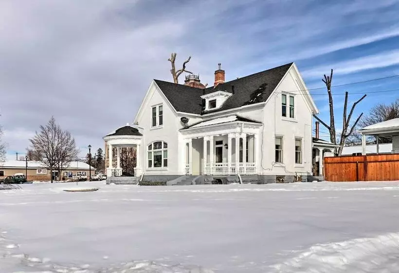 Charming Mt Pleasant Home In Historic Dtwn!