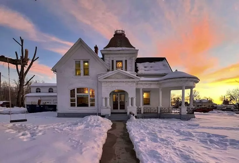 Charming Mt Pleasant Home In Historic Dtwn!