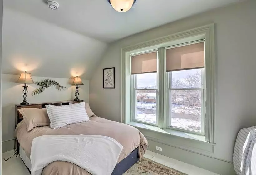 Charming Mt Pleasant Home In Historic Dtwn!