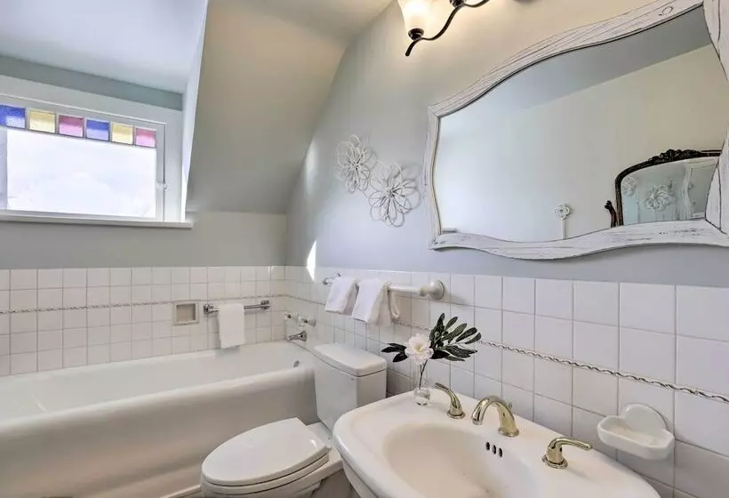 Charming Mt Pleasant Home In Historic Dtwn!