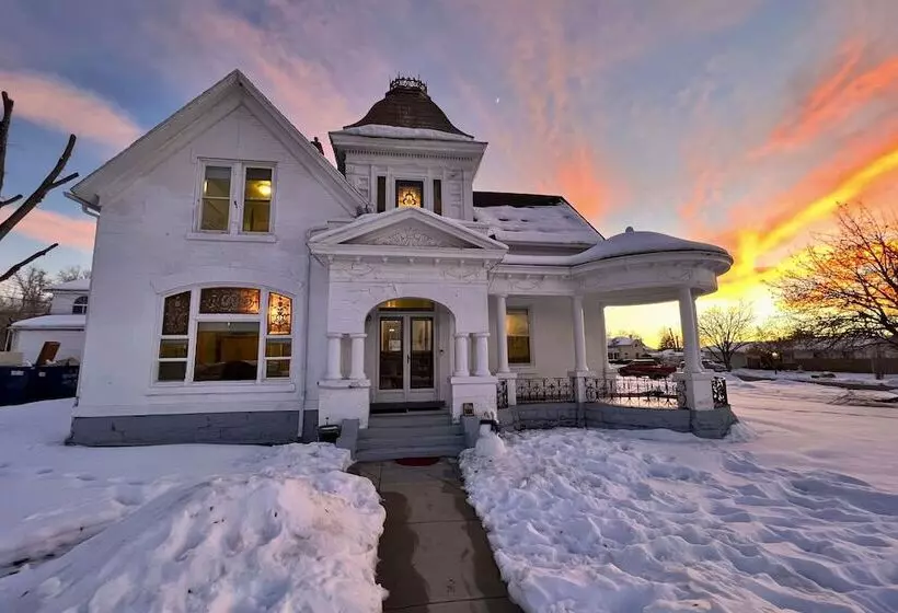 Charming Mt Pleasant Home In Historic Dtwn!