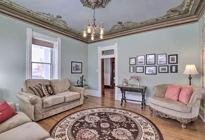 Charming Mt Pleasant Home In Historic Dtwn!