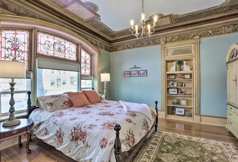 Charming Mt Pleasant Home In Historic Dtwn!