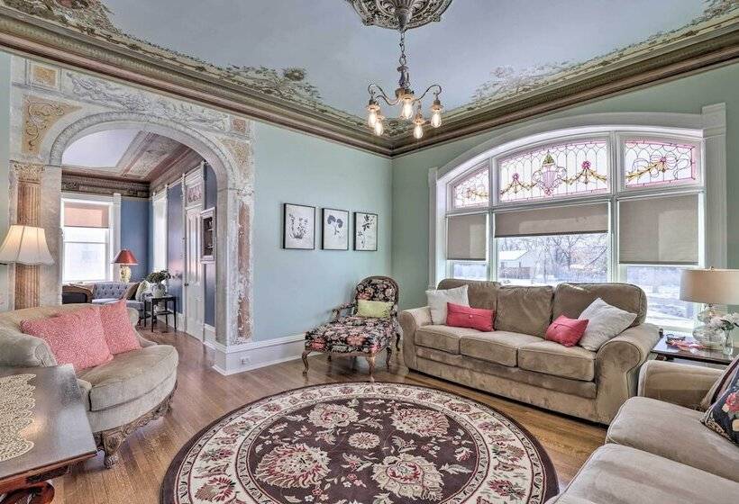 Charming Mt Pleasant Home In Historic Dtwn!