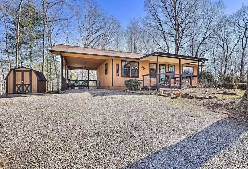 Charming Murphy Escape W/ Fire Pit & Hot Tub!