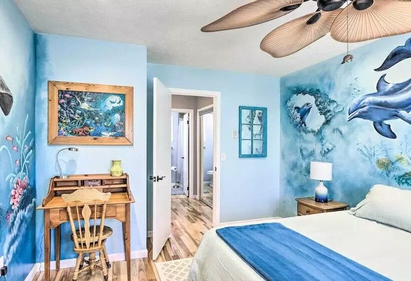 Charming Murphy Escape W/ Fire Pit & Hot Tub!