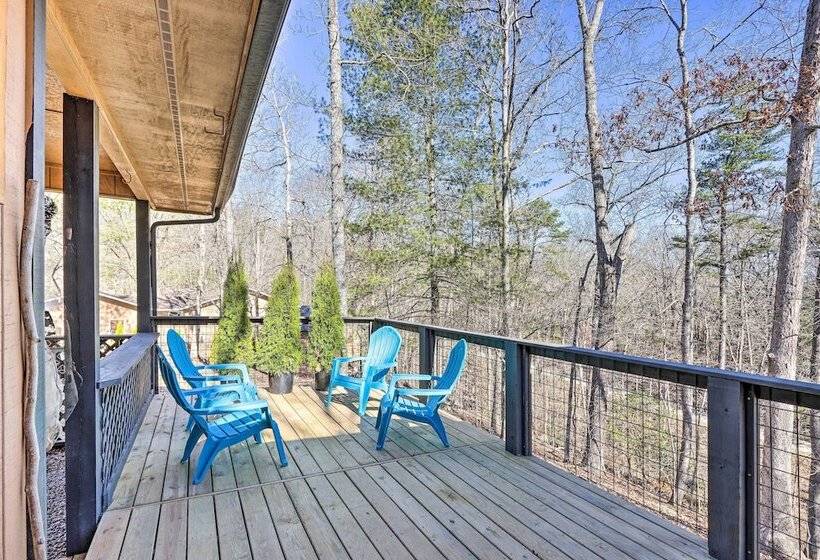 Charming Murphy Escape W/ Fire Pit & Hot Tub!