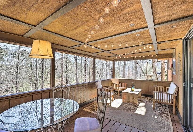 Charming Murphy Escape W/ Fire Pit & Hot Tub!