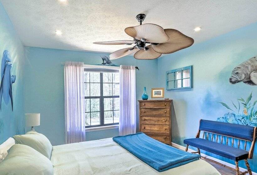 Charming Murphy Escape W/ Fire Pit & Hot Tub!