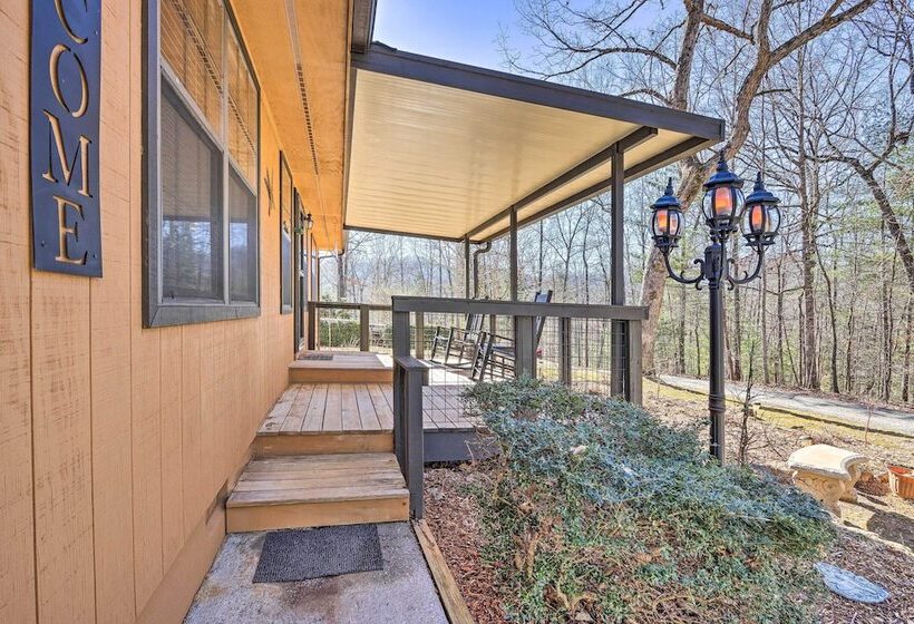 Charming Murphy Escape W/ Fire Pit & Hot Tub!