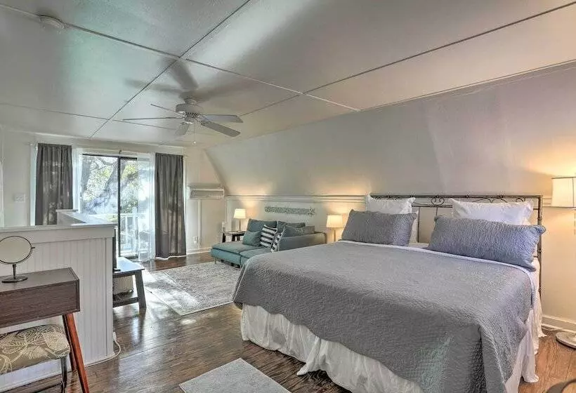 Coastal, Walkable Home In Historic Southport!