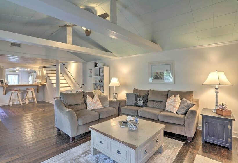 Coastal, Walkable Home In Historic Southport!