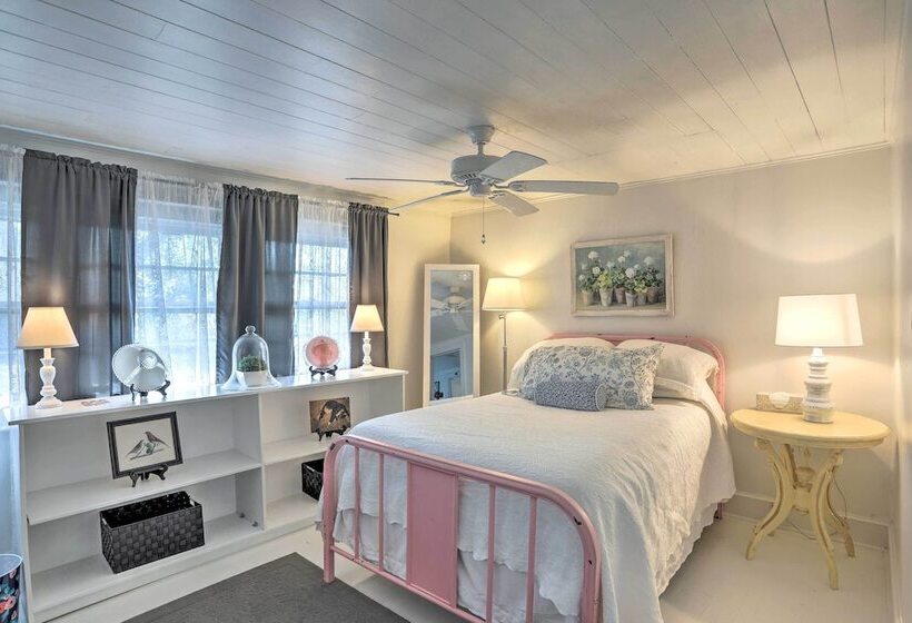 Coastal, Walkable Home In Historic Southport!