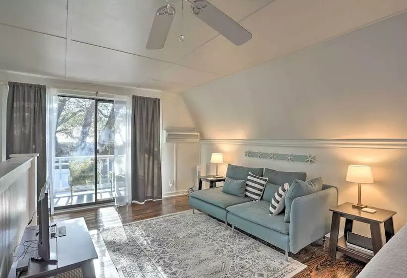 Coastal, Walkable Home In Historic Southport!