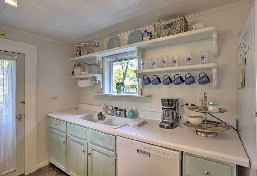 Coastal, Walkable Home In Historic Southport!