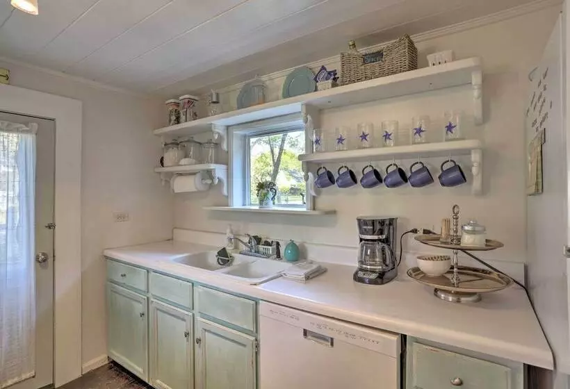 Coastal, Walkable Home In Historic Southport!