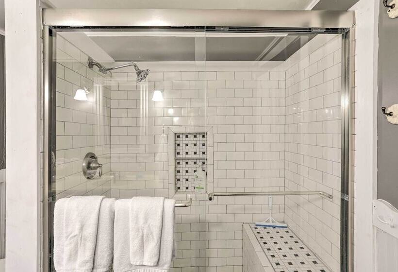 Coastal, Walkable Home In Historic Southport!