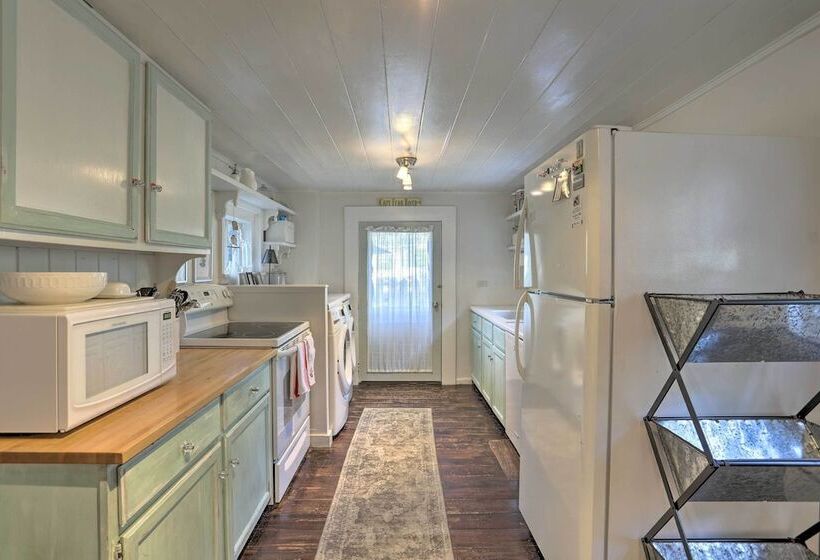 Coastal, Walkable Home In Historic Southport!