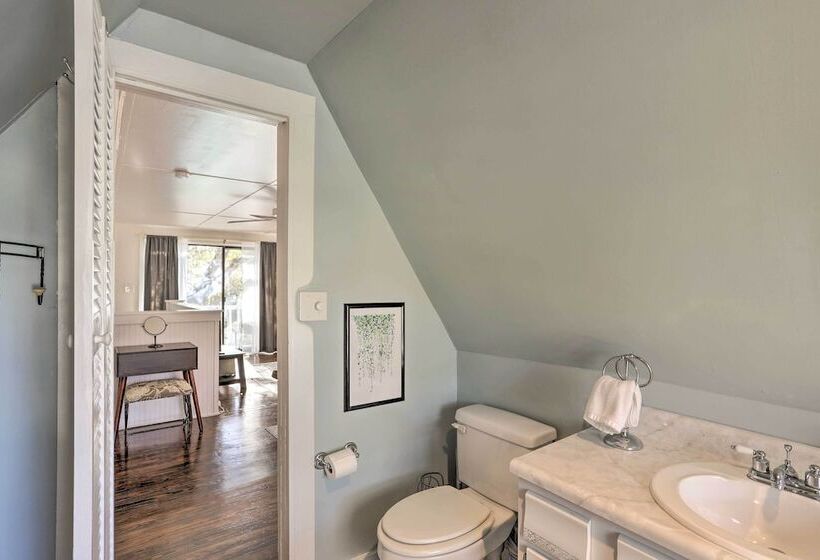 Coastal, Walkable Home In Historic Southport!