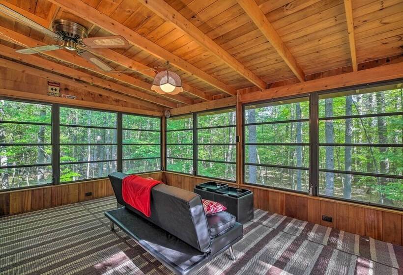 Cozy Adirondacks Cabin: Walk To Lake Eaton!