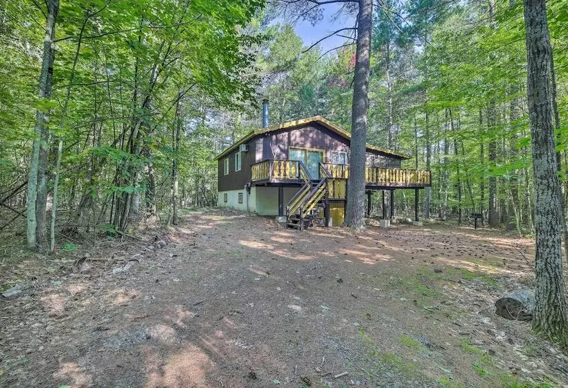 Cozy Adirondacks Cabin: Walk To Lake Eaton!