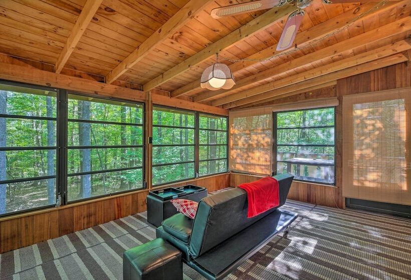 Cozy Adirondacks Cabin: Walk To Lake Eaton!