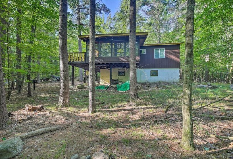 Cozy Adirondacks Cabin: Walk To Lake Eaton!