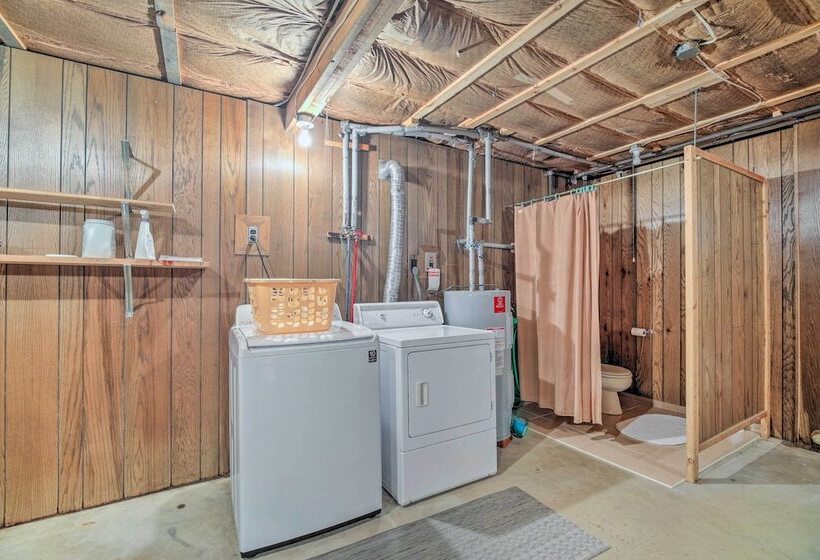 Cozy Adirondacks Cabin: Walk To Lake Eaton!