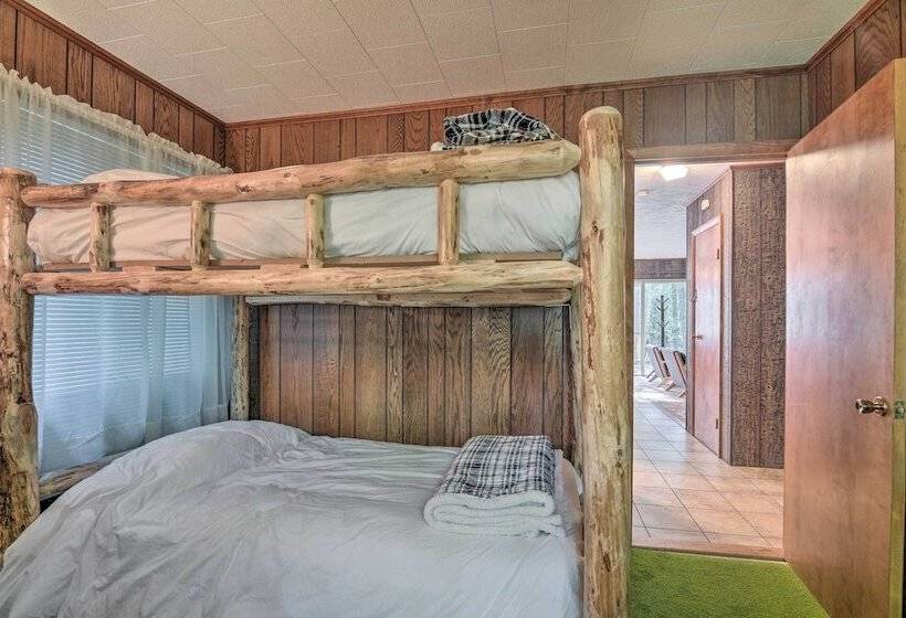 Cozy Adirondacks Cabin: Walk To Lake Eaton!