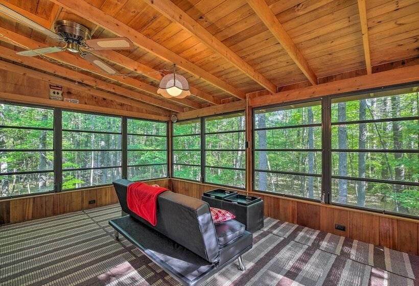 Cozy Adirondacks Cabin: Walk To Lake Eaton!