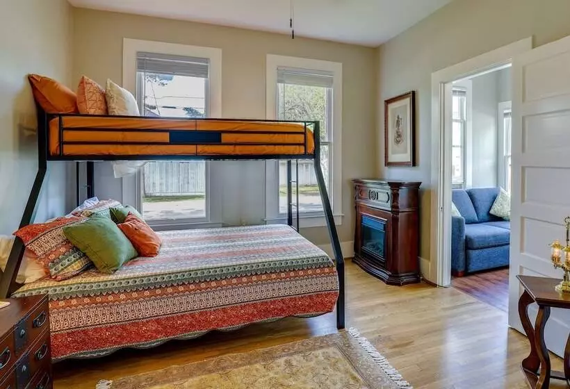 Gas Grill & Private Yard: Home In Bellville