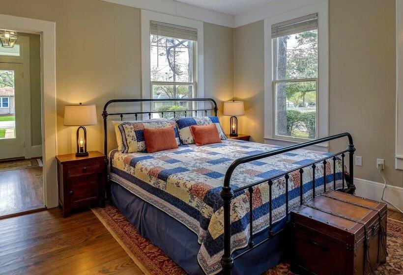 Gas Grill & Private Yard: Home In Bellville