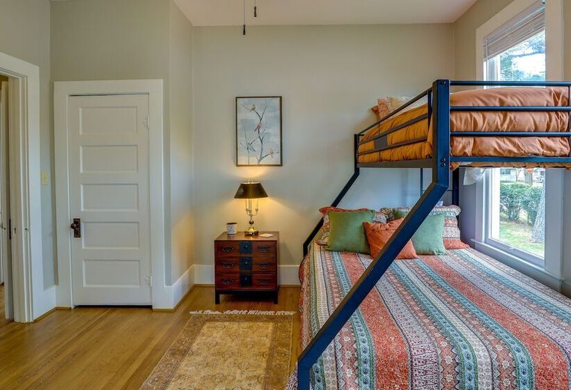 Gas Grill & Private Yard: Home In Bellville