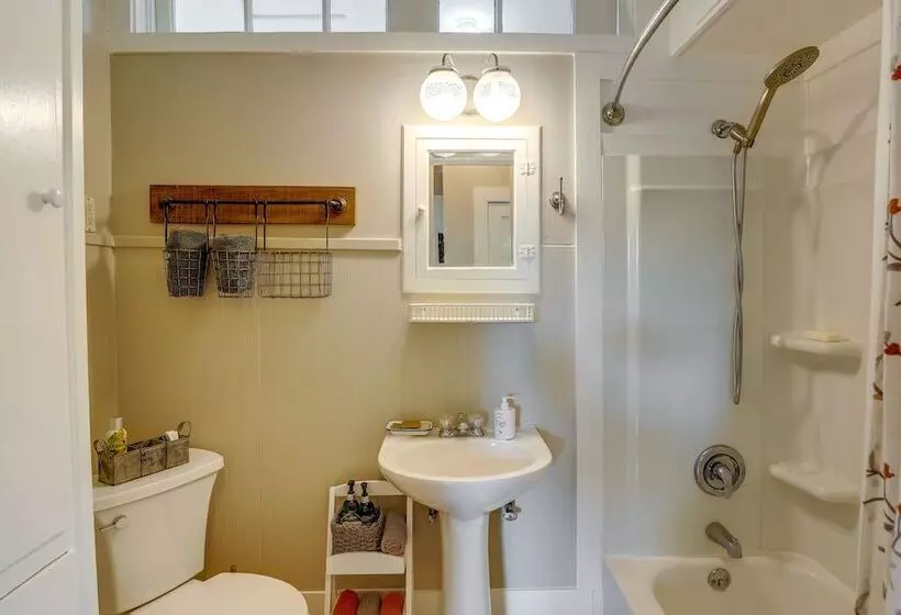 Gas Grill & Private Yard: Home In Bellville