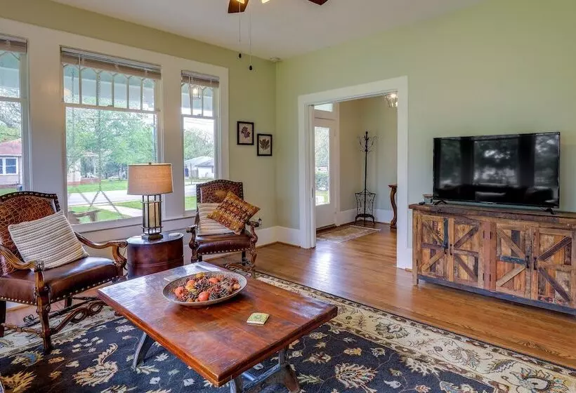 Gas Grill & Private Yard: Home In Bellville