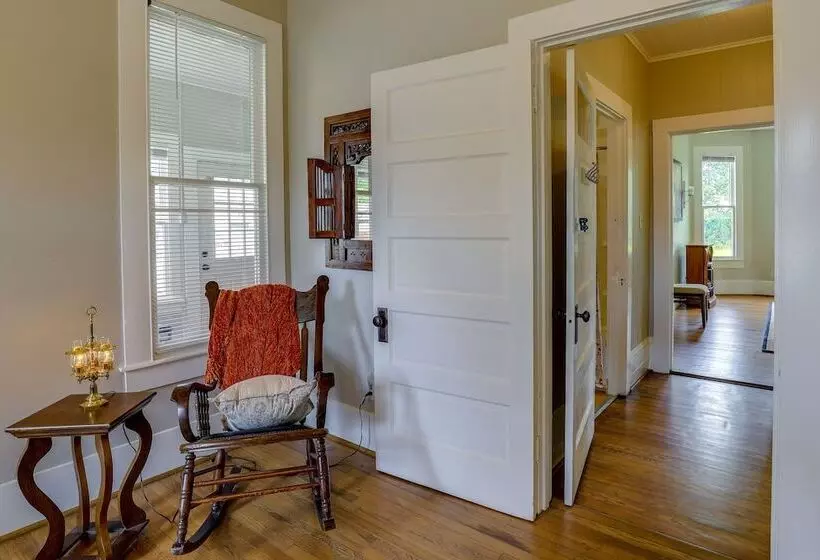 Gas Grill & Private Yard: Home In Bellville