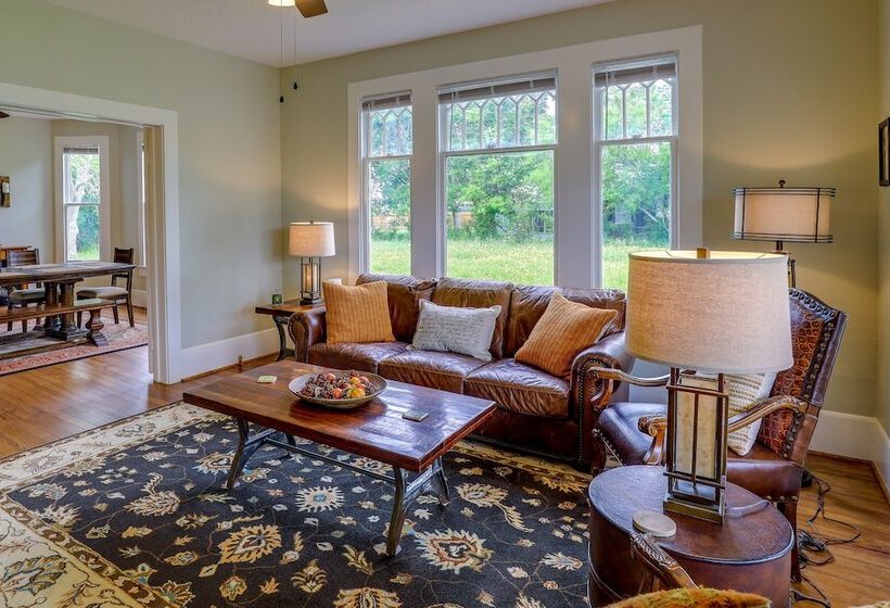 Gas Grill & Private Yard: Home In Bellville