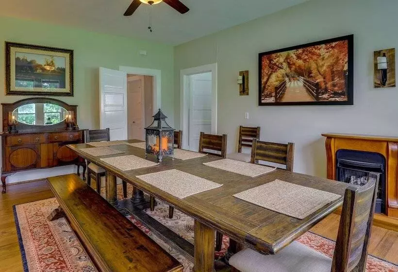 Gas Grill & Private Yard: Home In Bellville