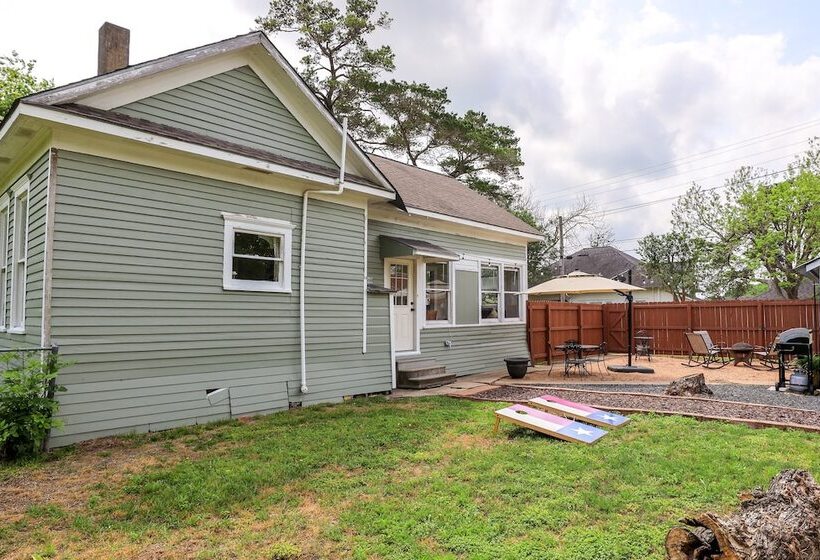 Gas Grill & Private Yard: Home In Bellville