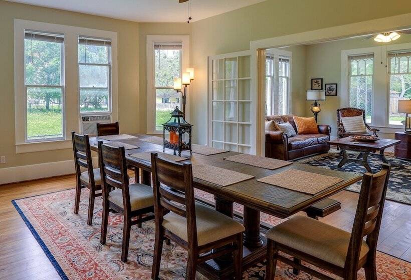 Gas Grill & Private Yard: Home In Bellville