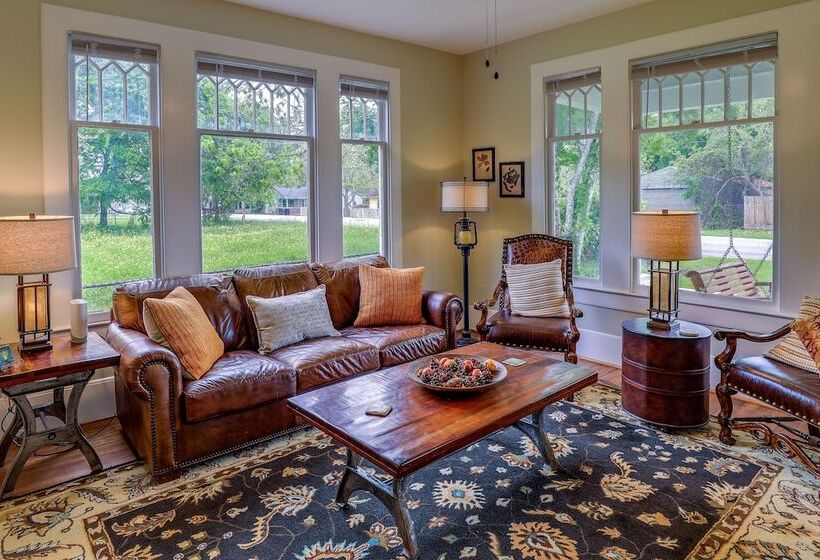 Gas Grill & Private Yard: Home In Bellville