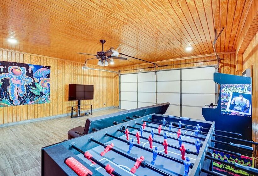 Cozy Coachella Home Rental: Game Room, Grill!