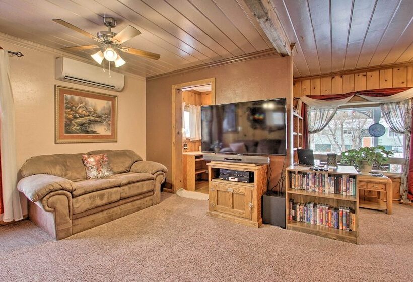 Cozy Home W/ Hot Tub: Half Mi To Salmon River!