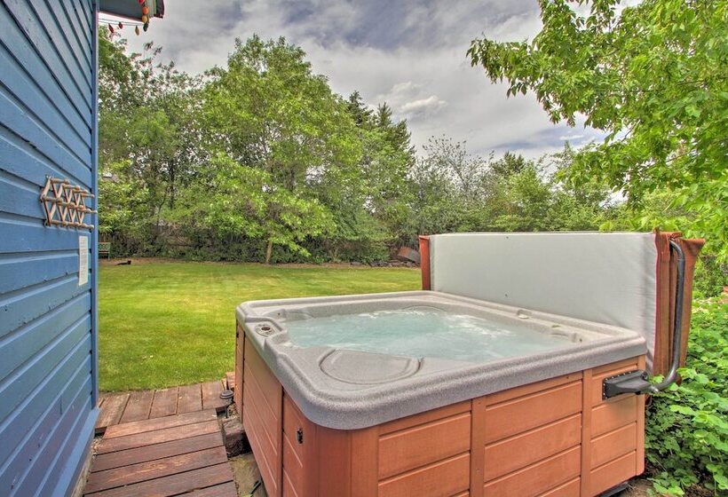 Cozy Home W/ Hot Tub: Half Mi To Salmon River!